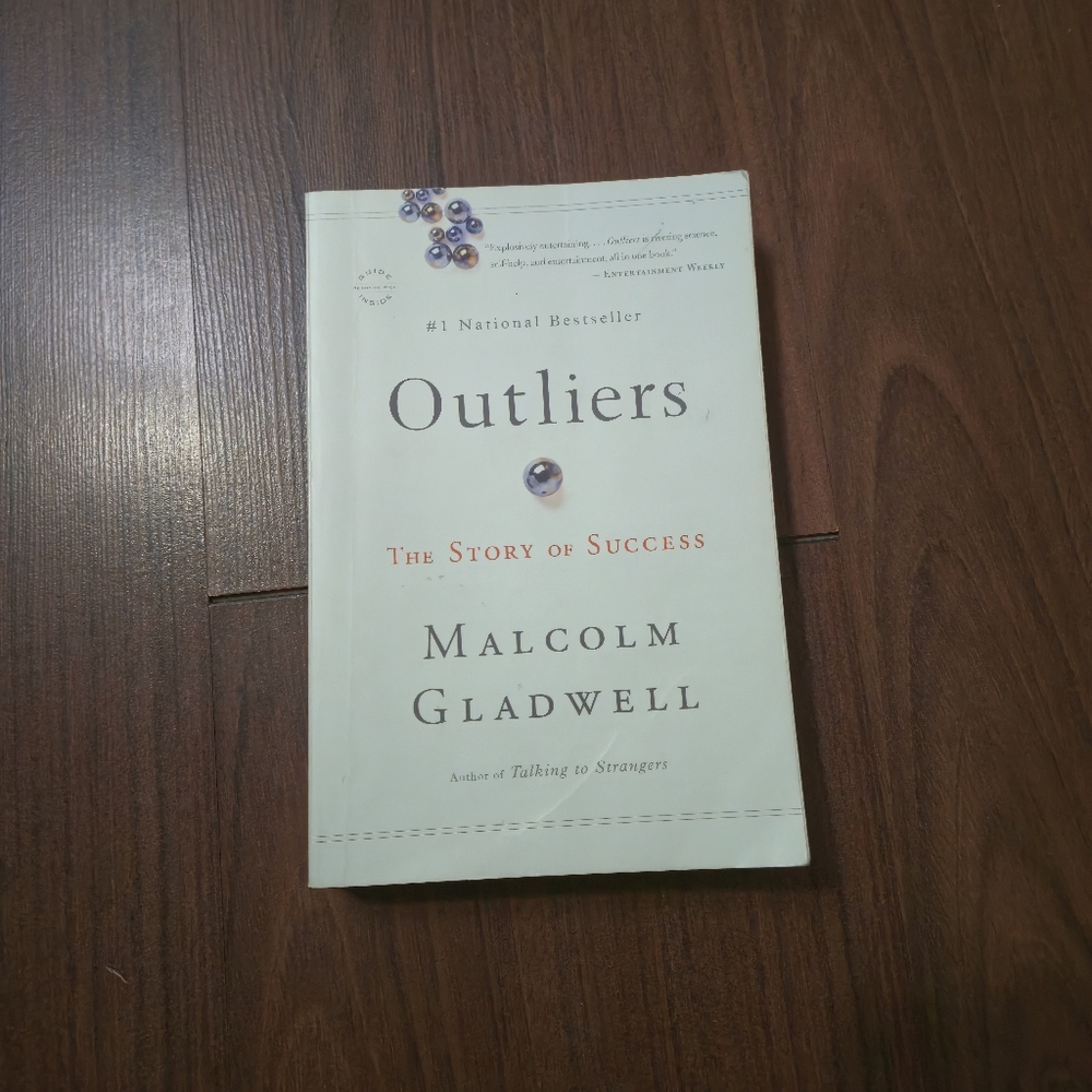 Outliers: The Story of Success by Malcolm Gladwell Paperback